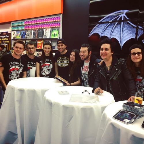 Polish fans at the signing in Berlin! Great to hang again.
